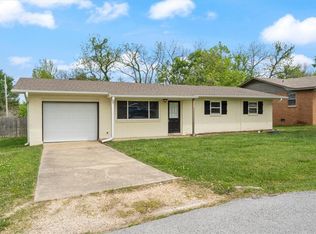 1210 NW 2nd St, Bentonville, AR 72712