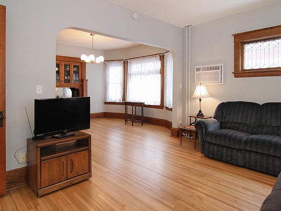 5th image of 1371 Charles Ave