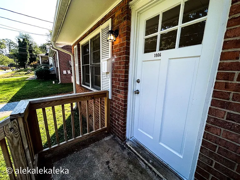 1006 E Devonshire St — Photo 2