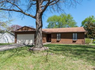 522 S Valley Rd, Olathe, KS 66061