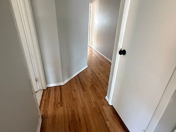 4th image of 919 Chandler Ave #2R