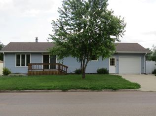 1206 4th Ave NW, Jamestown, ND 58401