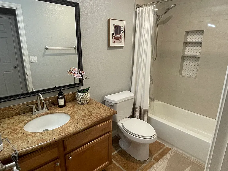 880 E Fremont Ave — Photo 13
