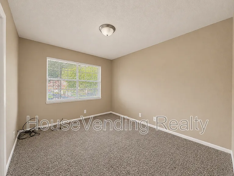 6204 Trailhead Cir — Photo 8
