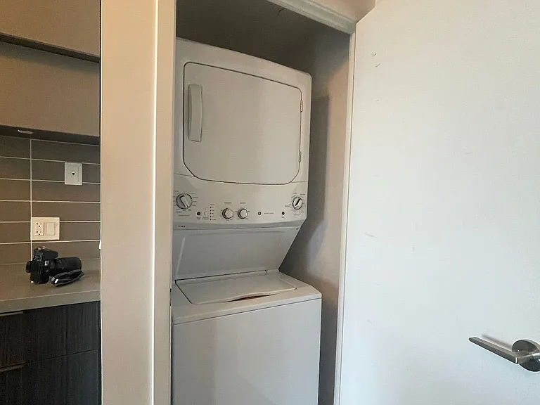8 Eglinton Ave E #4809 — Photo 8