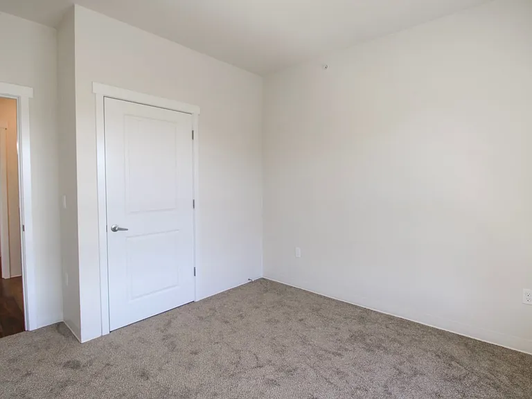 Creek's Edge Apartments — Photo 49