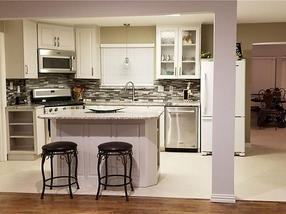 4th image of 801 W Grubb Dr