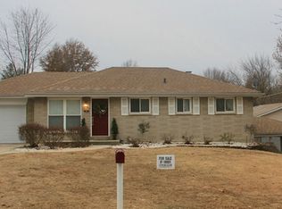 810 Poplar Dr, Saint Louis, MO 63125