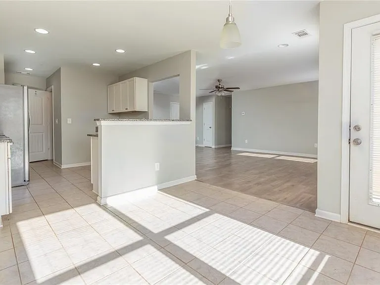 82 Gray Field Ct — Photo 9
