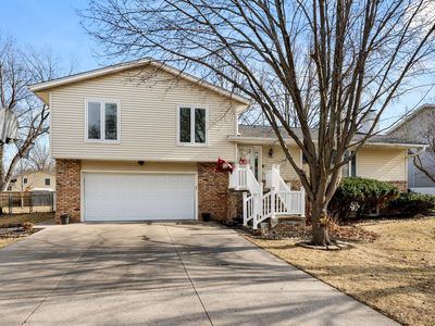 706 Sunrise Cir, Muscatine, IA, 52761