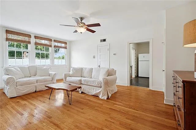 1 bed, 1.0 bath, 655 sqft, $1,900 — Photo 3