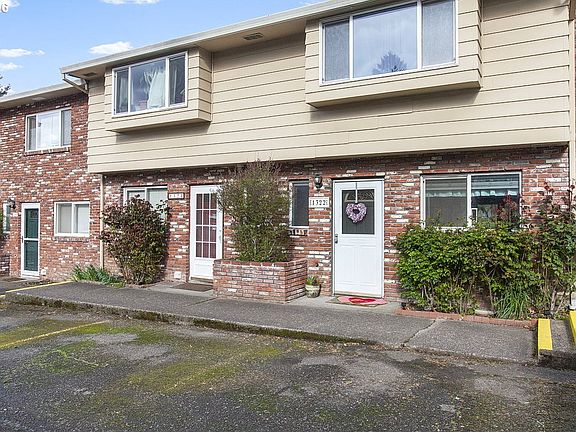 2nd image of 1322 NE Hogan Dr