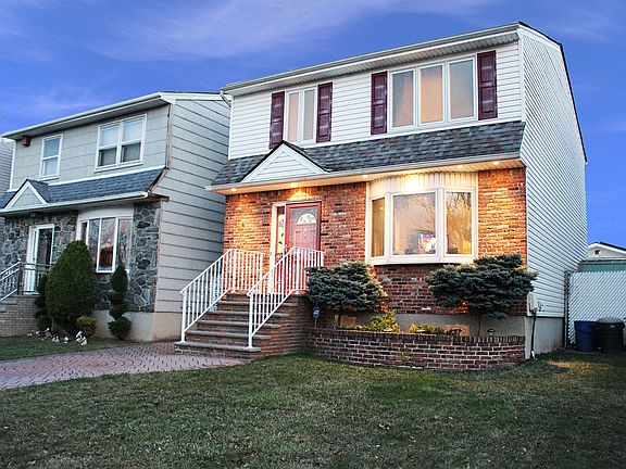 3rd image of 23 Teakwood Ct