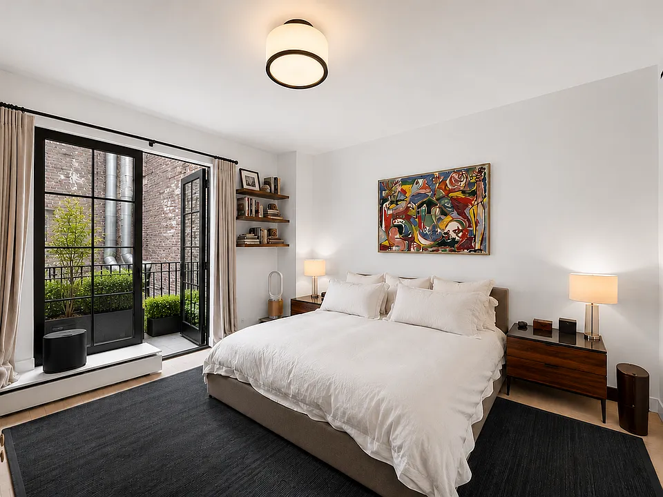 225 W 17th St #6B