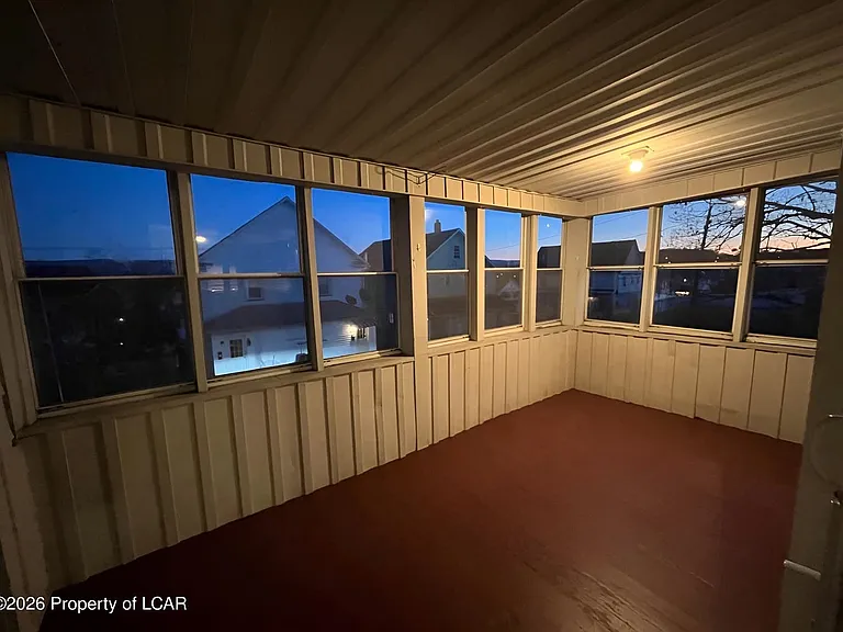 260 E Grove St — Photo 10