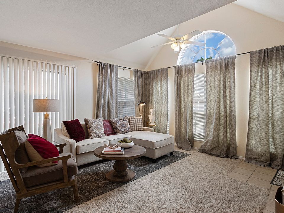 Model Living Room 1