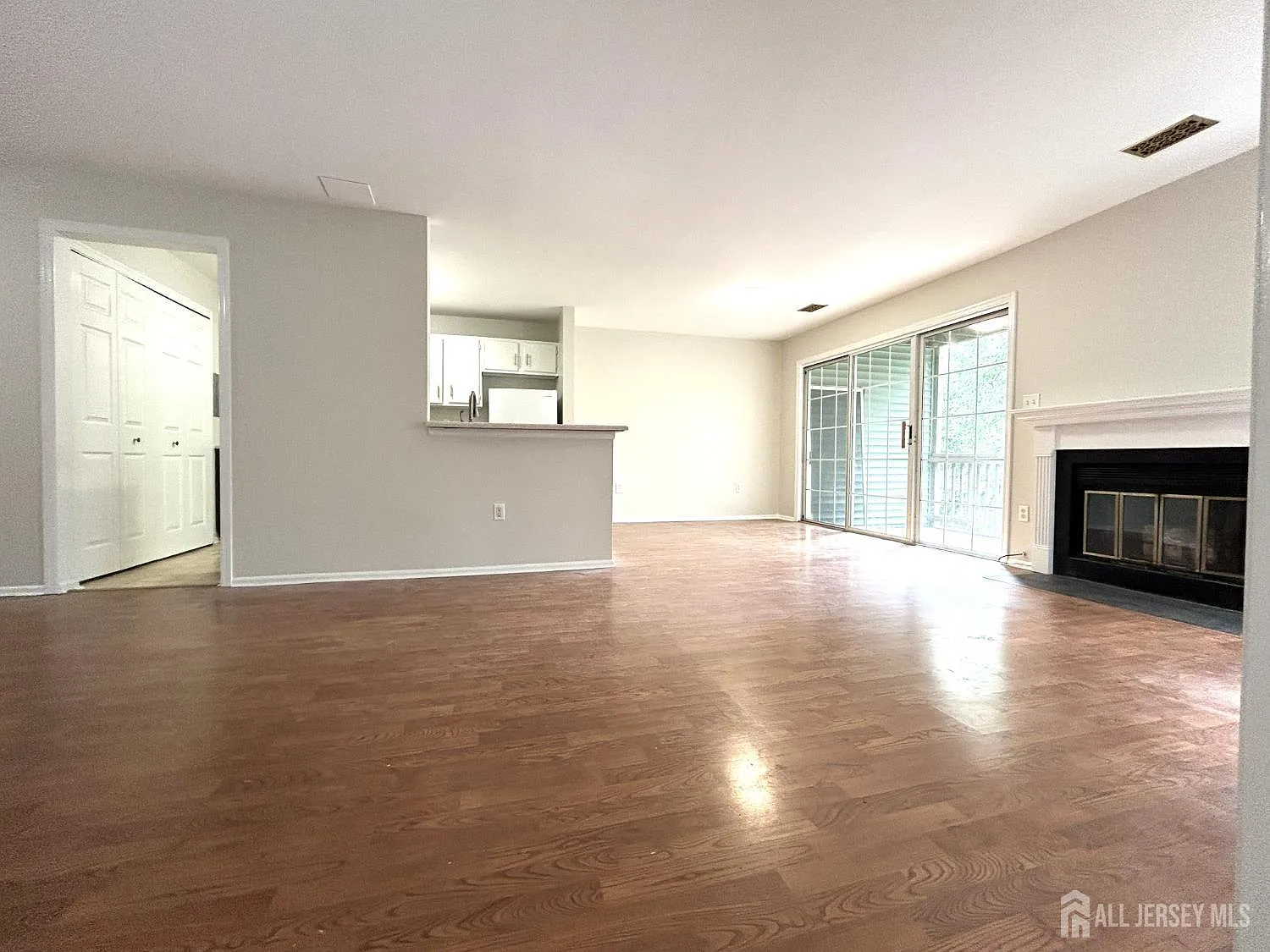 2 bed, 2.0 bath, 1025 sqft, $2,550 — Photo 4