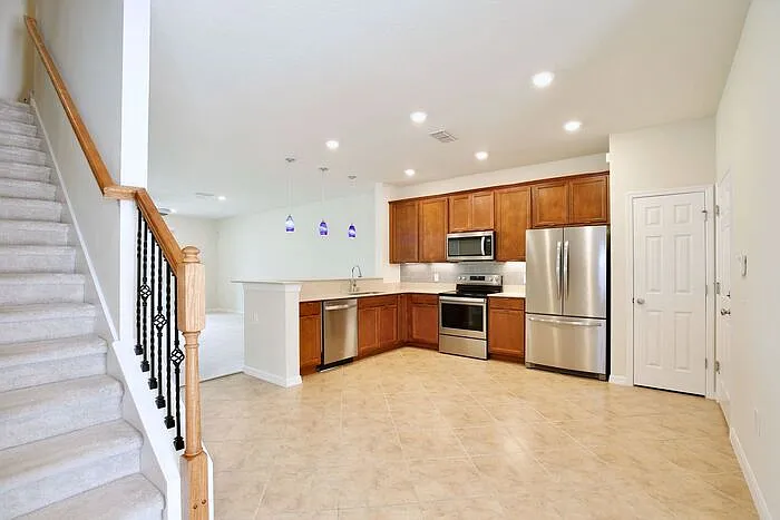 3924 Plainview Dr — Photo 3