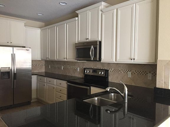 5th image of 12073 Breda Ln