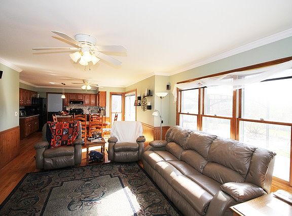 5th image of 858 Brewster Ln