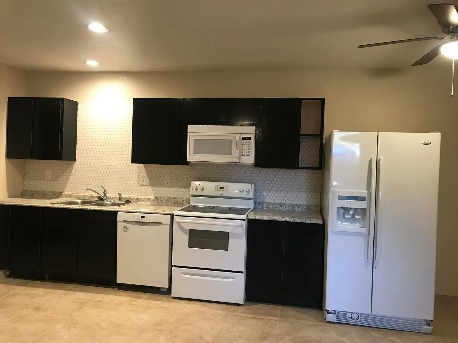 3 bed, 1250 sqft, $1,995 — Photo 4