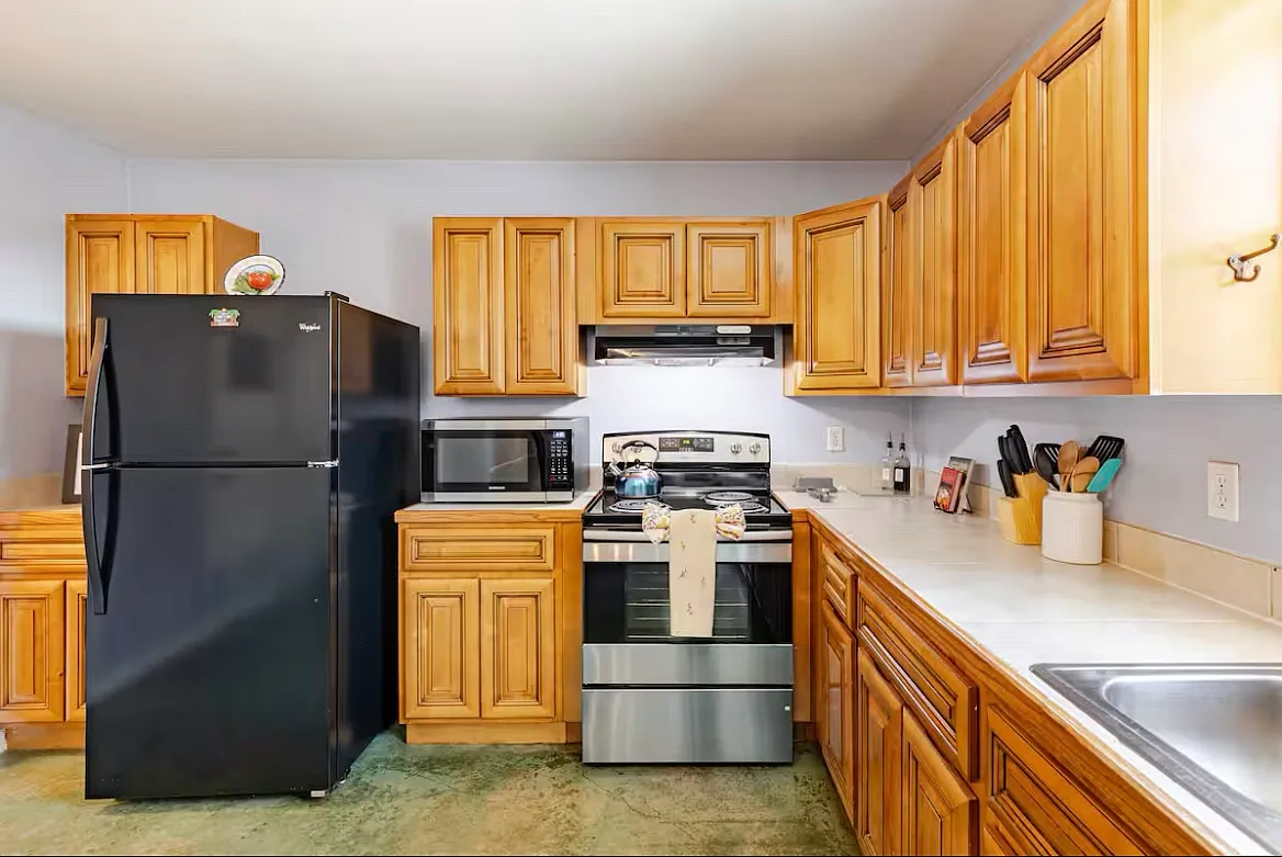 4 bed, 1624 sqft, $3,000 — Photo 2