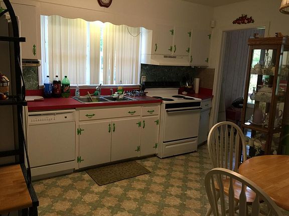 3rd image of 1326 Forest Ave