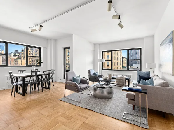 2 Fifth Avenue image 1 of 11