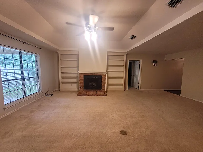 414 Amberwood Cir — Photo 6