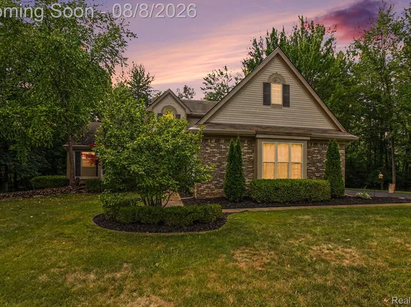 930 Chemung Forest Dr, Howell, MI 48843