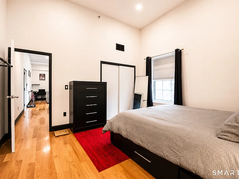 196 Crown St #5F — Photo 10