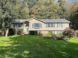 11 Ruby Meadows Rd, Lake Katrine, NY 12449