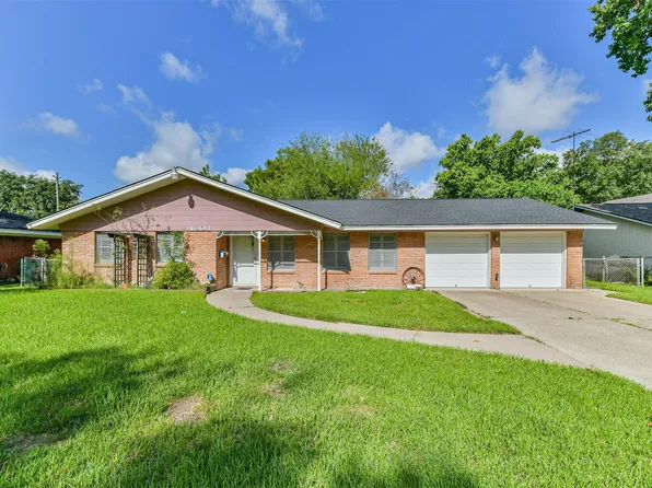 1904 Amy Dr, Baytown, TX 77520