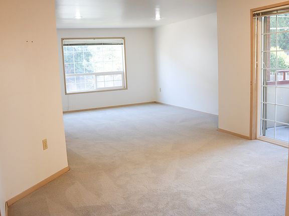 4th image of 2234 Eastlake Ave E Ph 2
