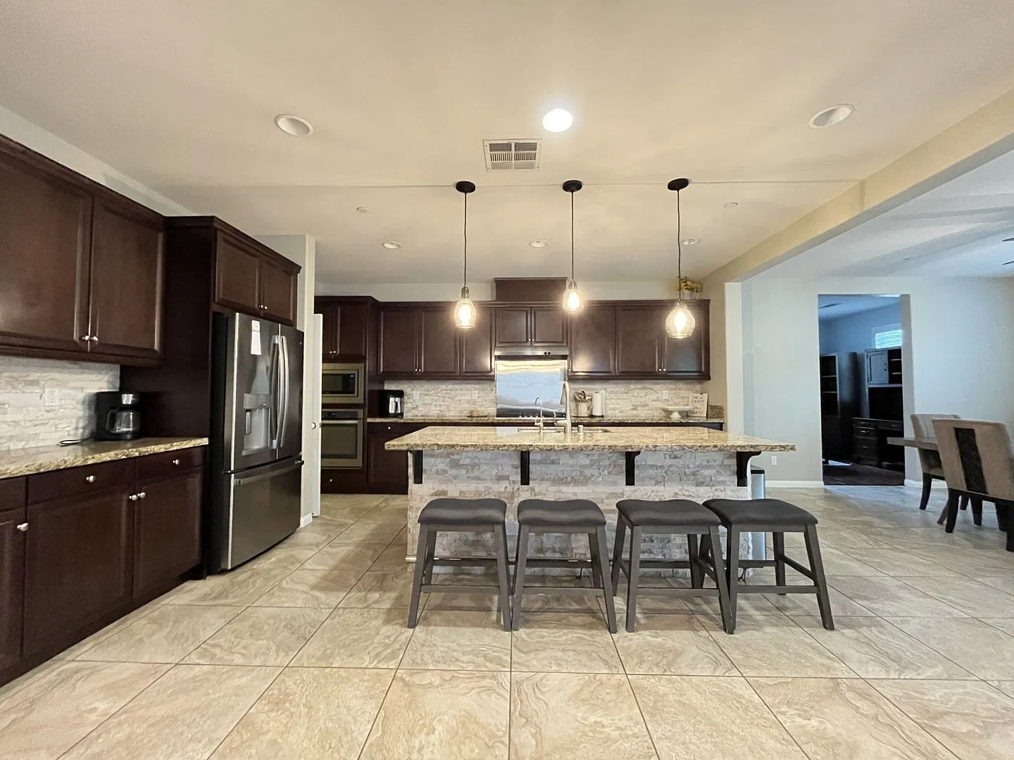 5 bed, 4.5 bath located in Corona CA! — Photo 3