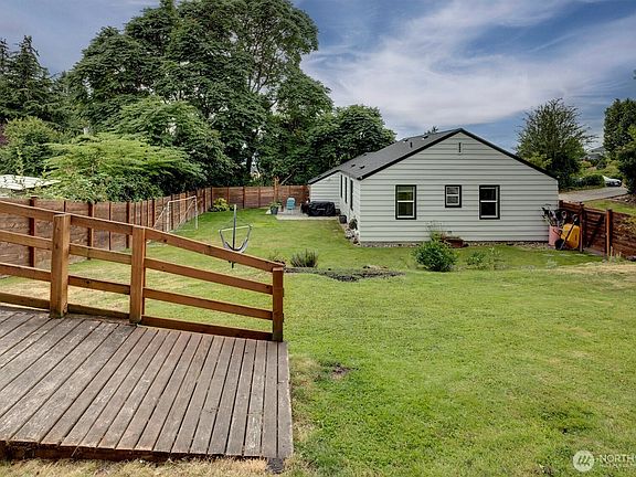 3rd image of 555 Windsor Place NE