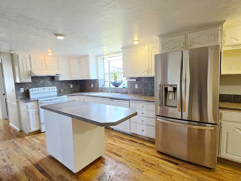 Main floor, kitchen