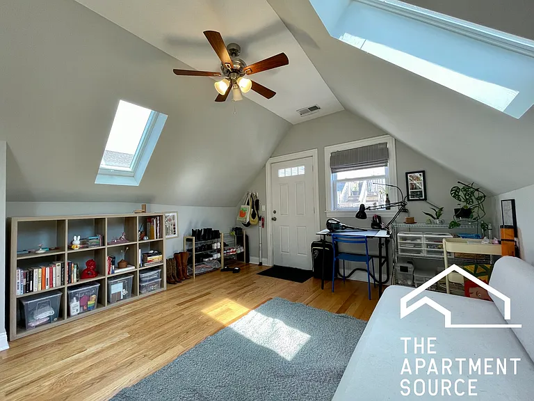 3611 W Wolfram St #2R — Photo 2