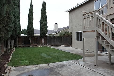 3rd image of 926 Pinecrest Ct