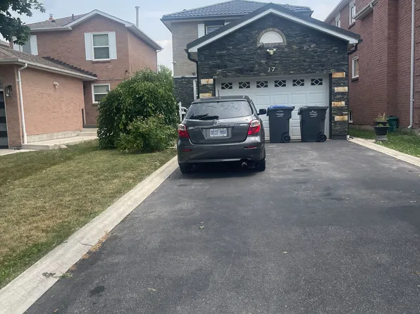 17 Wayne Nicol Dr, Brampton, ON L6X 3Z2