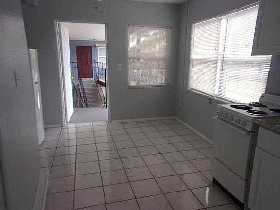 5th image of 1023 Locust St NE APT 4