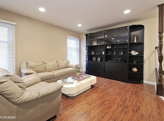 3rd image of 1456 Glencoe Ave