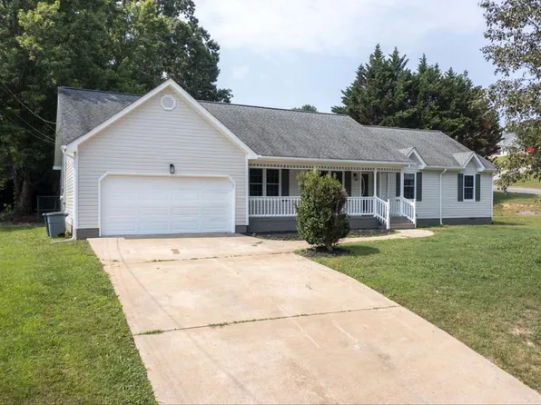 18 Amber Wood Dr, Ringgold, GA 30736