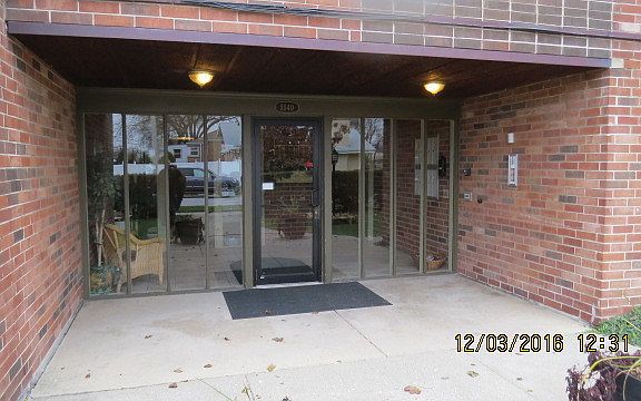 4th image of 5540 W 103rd St