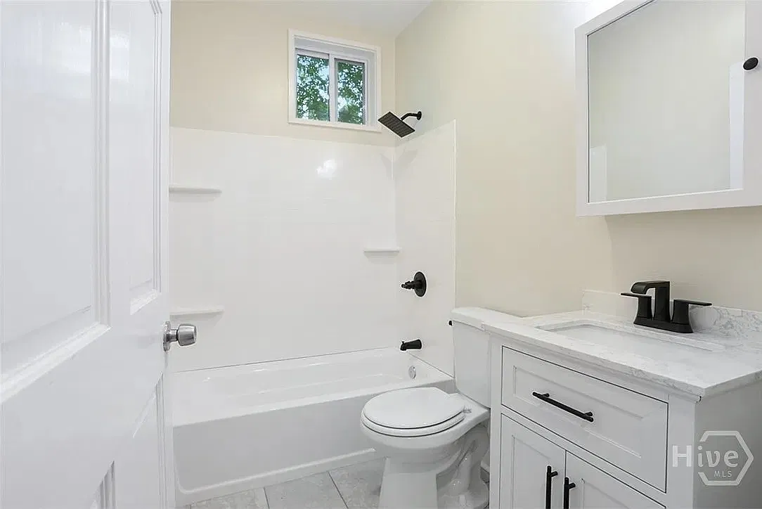 4 bed, 1800 sqft, $2,400 — Photo 1