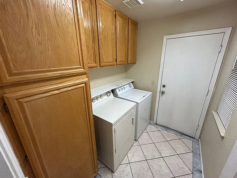 4552 Bradpoint Dr — Photo 36