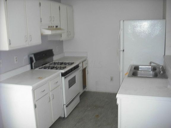 4th image of 4875 Stoneybrook Blvd