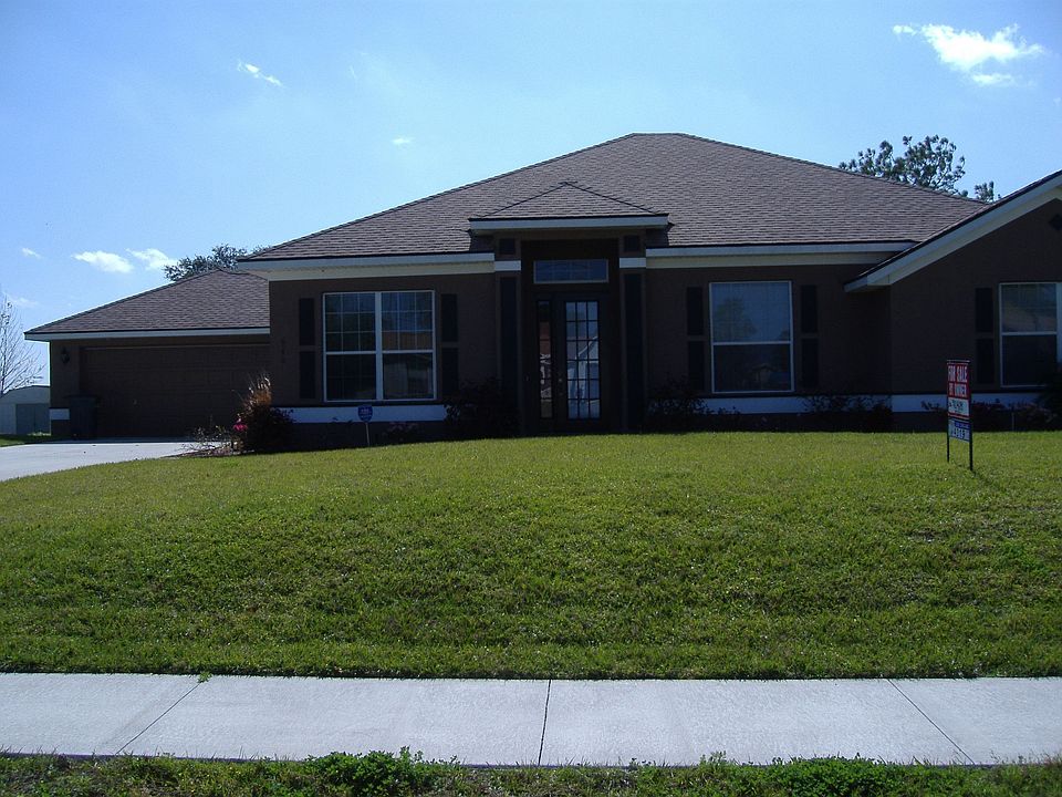 Front of House located on Lake Louisa