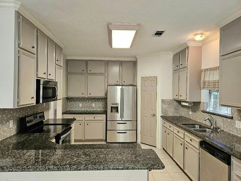 120 Hiwon Dr — Photo 14