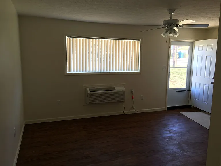 2503-2507 Lakeview Dr — Photo 5